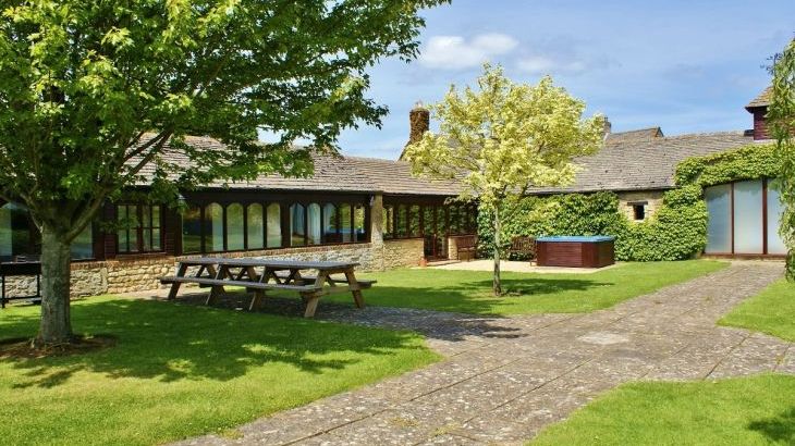 The Cotswold Manor Grange, Exclusive Hot-Tub, Games Barn, 70 acres of Parkland - Photo 1