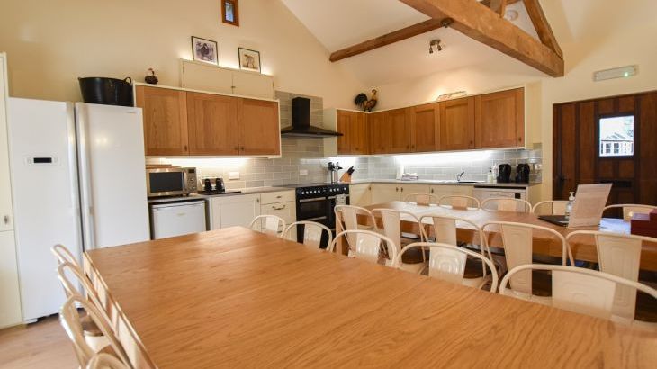 The Cotswold Manor Grange, Exclusive Hot-Tub, Games Barn, 70 acres of Parkland - Photo 4