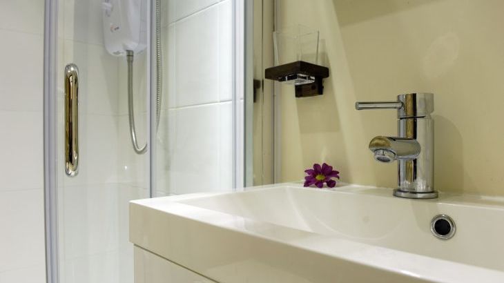 The Cotswold Manor Grange, Exclusive Hot-Tub, Games Barn, 70 acres of Parkland - Photo 9