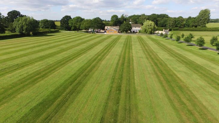 The Cotswold Manor Grange, Exclusive Hot-Tub, Games Barn, 70 acres of Parkland - Photo 17