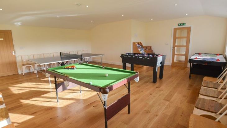 The Cotswold Manor Grange, Exclusive Hot-Tub, Games Barn, 70 acres of Parkland - Photo 15