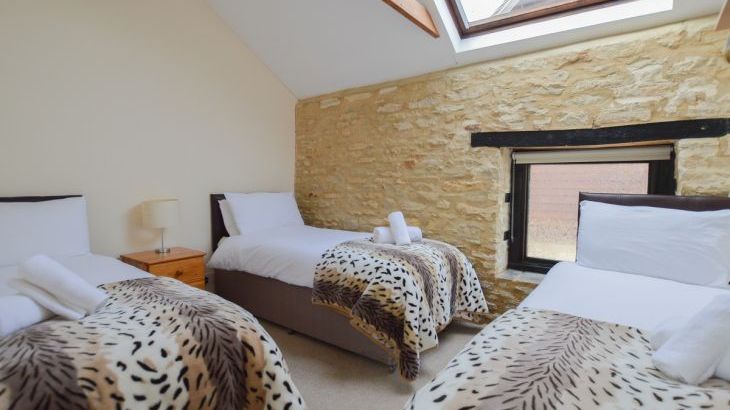 The Cotswold Manor Grange, Exclusive Hot-Tub, Games Barn, 70 acres of Parkland - Photo 18