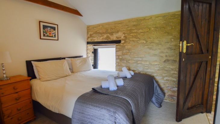 The Cotswold Manor Grange, Exclusive Hot-Tub, Games Barn, 70 acres of Parkland - Photo 21