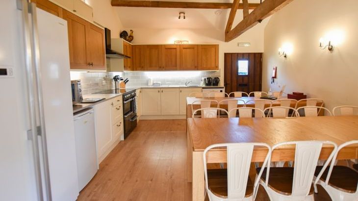 The Cotswold Manor Grange, Exclusive Hot-Tub, Games Barn, 70 acres of Parkland - Photo 12