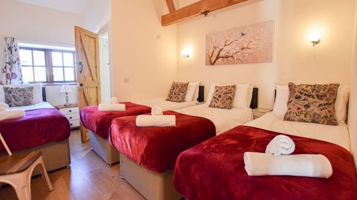 The Cotswold Manor Grange, Exclusive Hot-Tub, Games Barn, 70 acres of Parkland - Photo 19