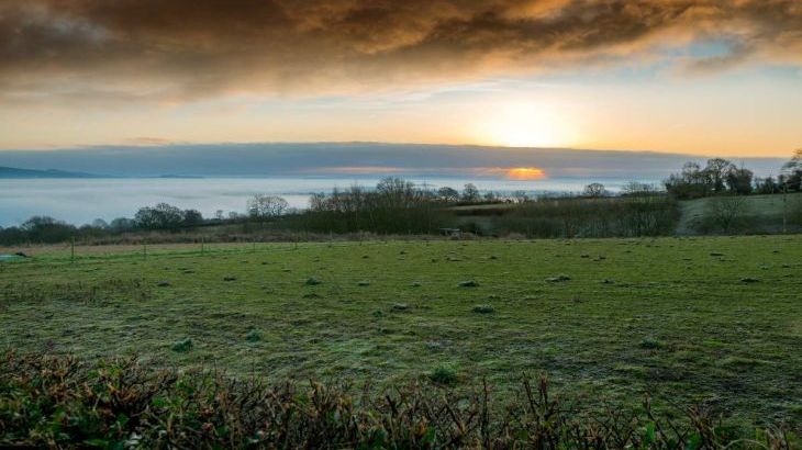 Sleeps 10, Gold Award Winning House, M1 rated, ideal for all generations with downstairs bedroom and wet room - Photo 33