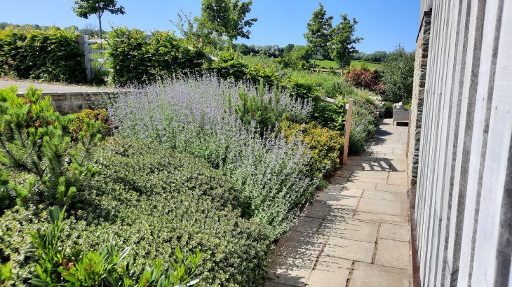 Sleeps 10, Gold Award Winning House, M1 rated, ideal for all generations with downstairs bedroom and wet room - Photo 34