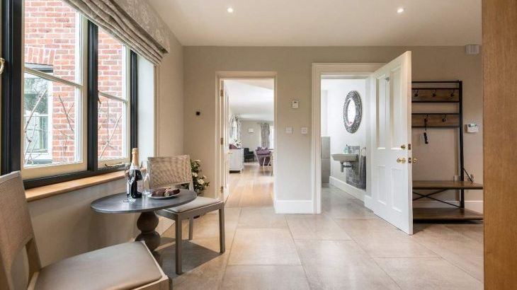 Luxury House, 5* Gold rated,sleeps 10+1 with a large garden, downstairs bedroom and wet room,  and a shared games room - Photo 14