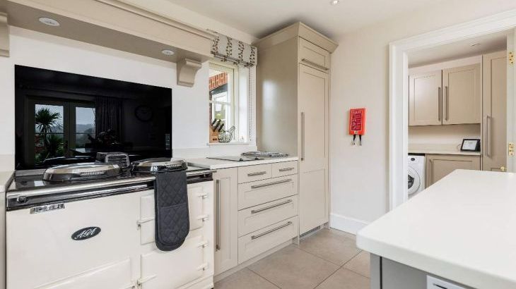 Luxury House, 5* Gold rated,sleeps 10+1 with a large garden, downstairs bedroom and wet room,  and a shared games room - Photo 15