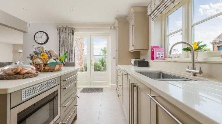 Luxury House, 5* Gold rated,sleeps 10+1 with a large garden, downstairs bedroom and wet room,  and a shared games room - Photo 18