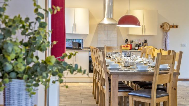 James's Parlour with exclusive use of shared Indoor Swimming Pool, Sports Court & Play Area - Photo 5