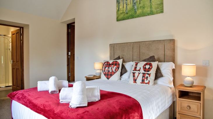 James's Parlour with exclusive use of shared Indoor Swimming Pool, Sports Court & Play Area - Photo 9