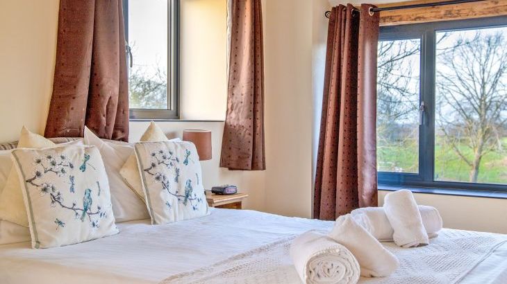 Buttercups & Hayloft Sleeps & Dines 16 with Pool, Sports Court & Play Area - Photo 14