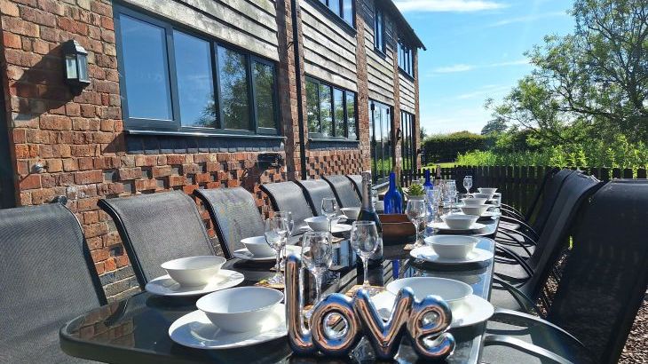 Buttercups & Hayloft Sleeps & Dines 16 with Pool, Sports Court & Play Area - Photo 10