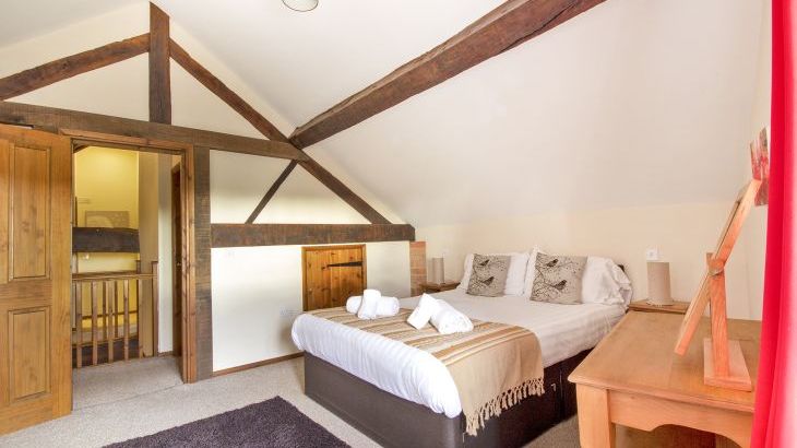 Buttercups & Hayloft Sleeps & Dines 16 with Pool, Sports Court & Play Area - Photo 24