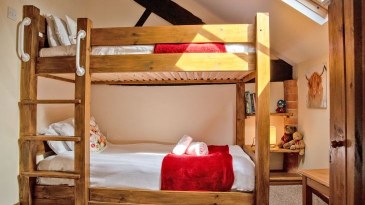 Buttercups & Hayloft Sleeps & Dines 16 with Pool, Sports Court & Play Area - Photo 26