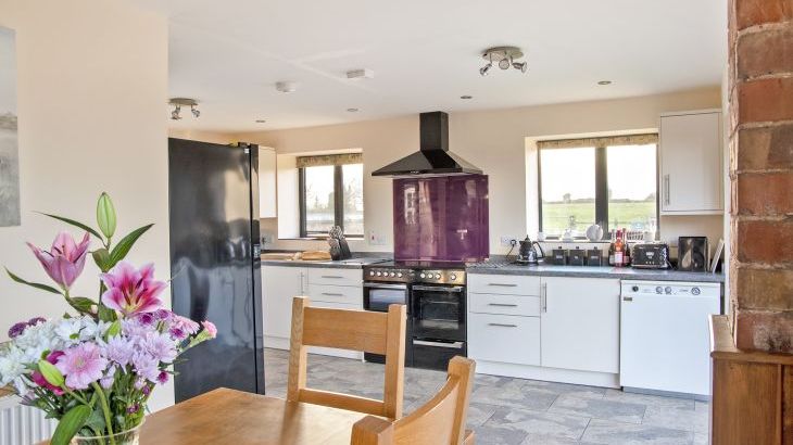 Buttercups & Hayloft Sleeps & Dines 16 with Pool, Sports Court & Play Area - Photo 36