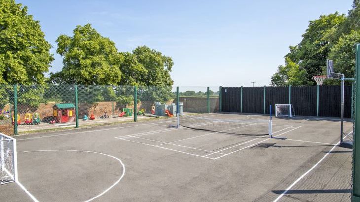 Buttercups & Hayloft Sleeps & Dines 16 with Pool, Sports Court & Play Area - Photo 8