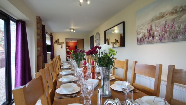 Buttercups & Hayloft Sleeps & Dines 16 with Pool, Sports Court & Play Area - Photo 4