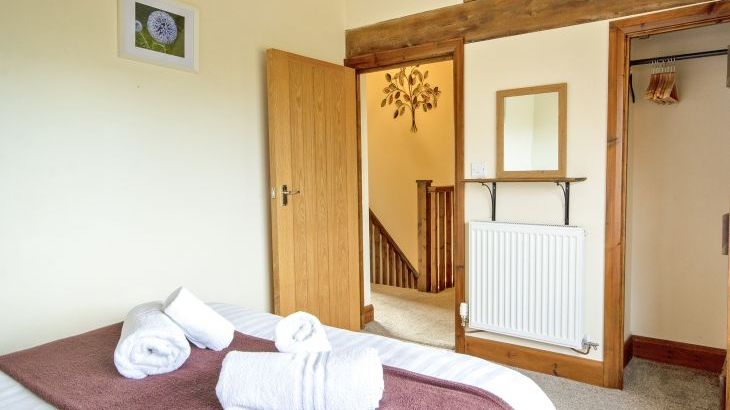 Buttercups & Hayloft Sleeps & Dines 16 with Pool, Sports Court & Play Area - Photo 17