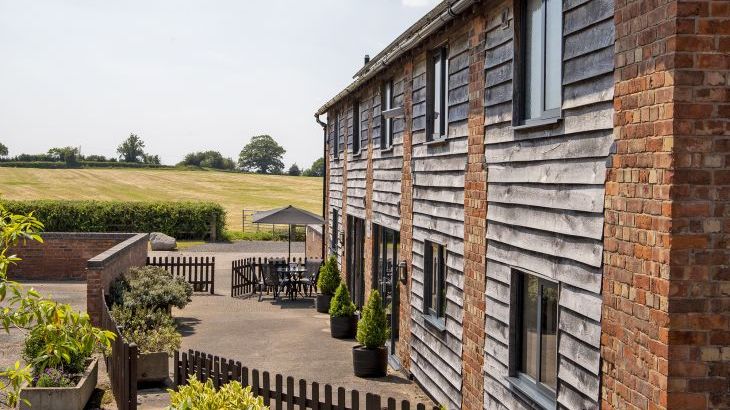 Buttercups & Hayloft Sleeps & Dines 16 with Pool, Sports Court & Play Area - Photo 12