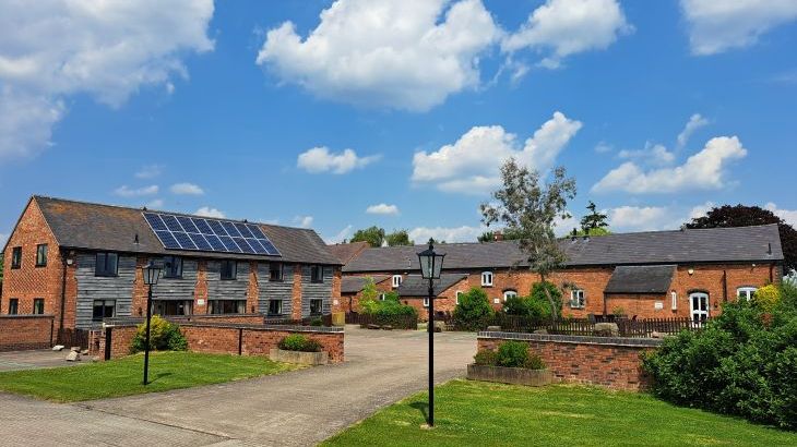 Buttercups & Hayloft Sleeps & Dines 16 with Pool, Sports Court & Play Area - Photo 10