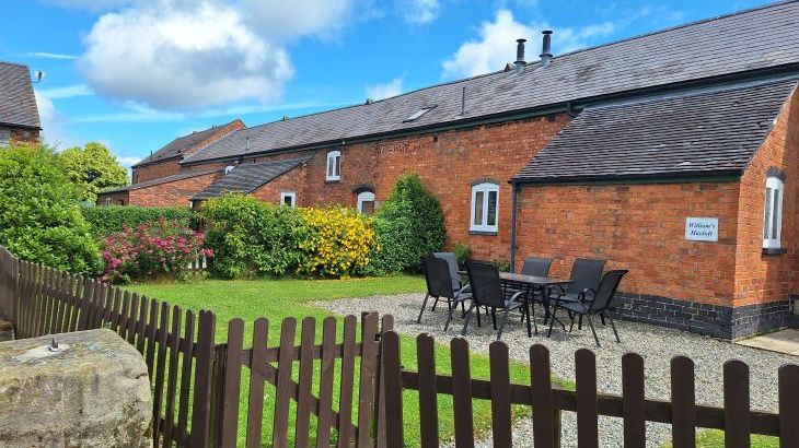 Buttercups & Hayloft Sleeps & Dines 16 with Pool, Sports Court & Play Area - Photo 20