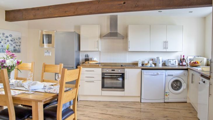 Buttercups & Hayloft Sleeps & Dines 16 with Pool, Sports Court & Play Area - Photo 24