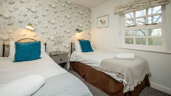 Eyam - Photo 14
