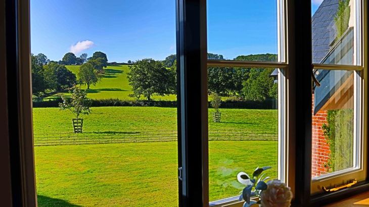 Luxury House, 5* Gold rated,sleeps 10+1 with a large garden, downstairs bedroom and wet room,  and a shared games room - Photo 23