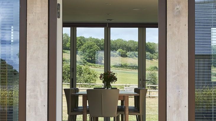 Sleeps 10, Gold Award Winning House, M1 rated, ideal for all generations with downstairs bedroom and wet room - Photo 48