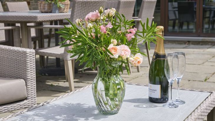 Sleeps 10, Gold Award Winning House, M1 rated, ideal for all generations with downstairs bedroom and wet room - Photo 51