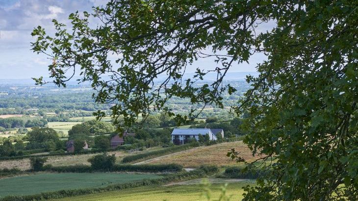 Sleeps 10, Gold Award Winning House, M1 rated, ideal for all generations with downstairs bedroom and wet room - Photo 54