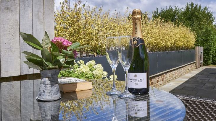 Sleeps 2, Romantic, Modern, Luxurious Cottage with garden, WiFi and Amazing Views - Photo 42