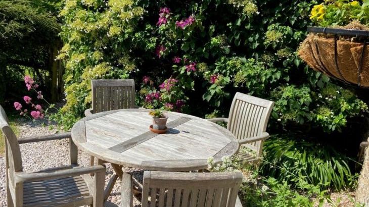 Rafters, 2 bedrooms, sleeps 4, level enclosed garden, dog friendly - Photo 5