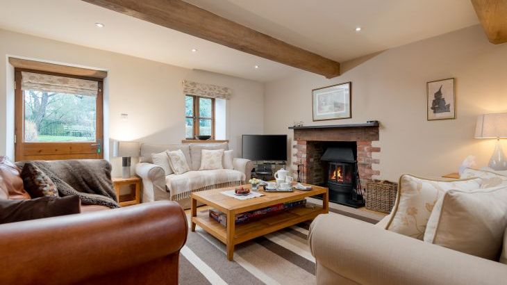 Sleeps 7+1, 5* Gold, Lovely clean Cottage in rural location with shared games room  - Photo 9