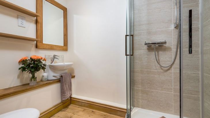 Sleeps 7+1, 5* Gold, Lovely clean Cottage in rural location with shared games room  - Photo 11