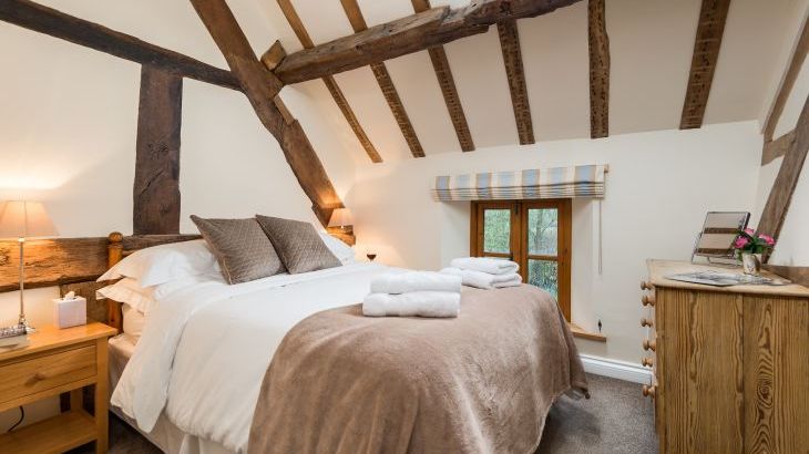 Sleeps 7+1, 5* Gold, Lovely clean Cottage in rural location with shared games room  - Photo 3