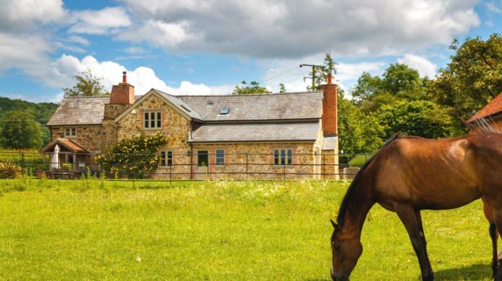 Sleeps 7+1, 5* Gold, Lovely clean Cottage in rural location with shared games room  - Photo 7