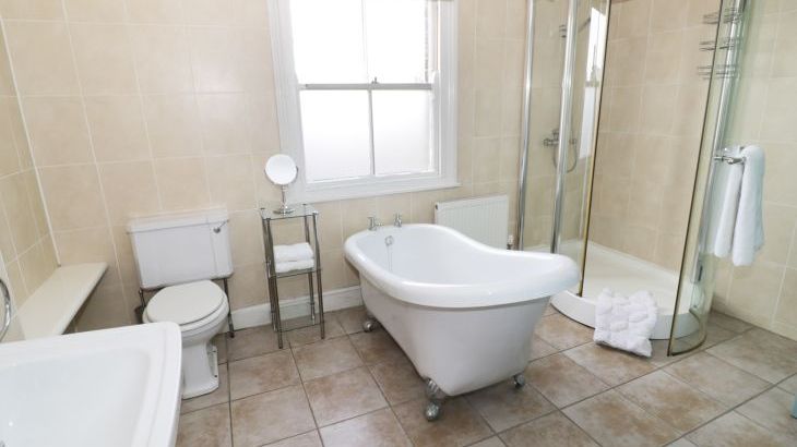 The Lock House Pet-Friendly Cottage, Gloucester, Cotswolds  - Photo 16