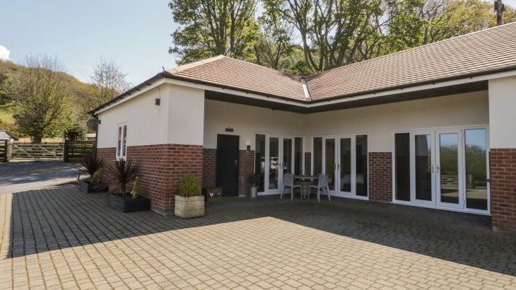 Oakwood Rural Cottage, North Wales - Main Photo