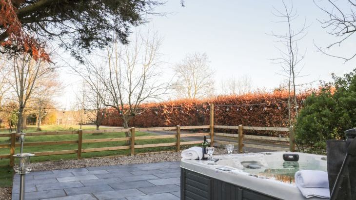 Lower Tundridge Cottage - Main Photo