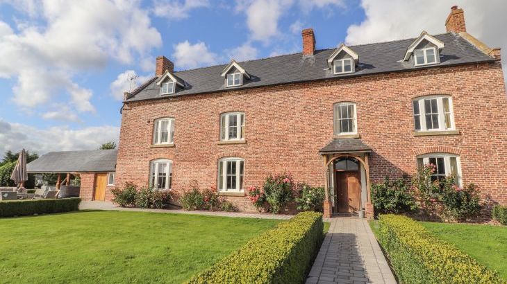 Rhandregynwen Hall - Photo 1