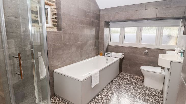 Cut Moch, Plas Moelfre Hall Barns - Photo 9