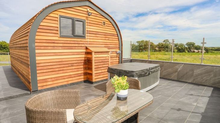 Caban Cariad - Photo 1