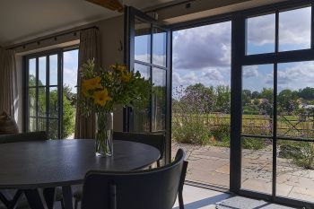 Field Barn sleeps 2, with a private Steam Room and AirCon!, Herefordshire