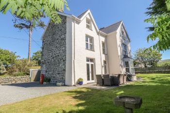 Tyddyn Goronwy Beach Cottage, Coastal Snowdonia, Gwynedd