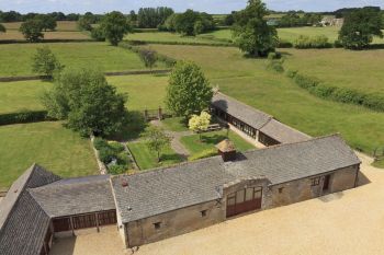 The Cotswold Manor Grange, Exclusive Hot-Tub, Games Barn, 70 acres of Parkland, Oxfordshire, England