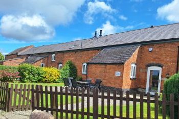 William's Hayloft with Swimming Pool, Sports Court & Toddler Play Area, Shropshire, England